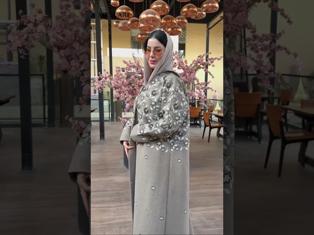 عبايه شتويه جوخ طباعة لون بيج