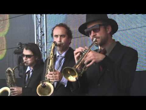 Concert at SEA 2010: Caro Emerald - 'Back It Up'