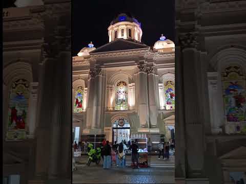De borondo en Cali, visitando monumentos católicos, Catedral Metropolitana de San Pedro Apóstol.