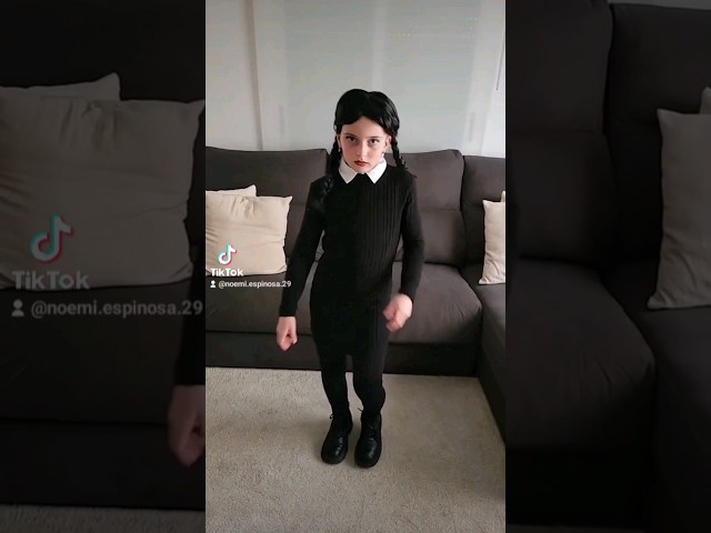 Vídeo relacionado con Aomig Disfraz de Monje Halloween, Disfraz de Sacerdote Medieval con Cruz y Capucha, Sacerdote Túnica Medieval Renacimiento Traje, Disfraz Halloween Adulto para Fiestas Carnaval, Negro-L