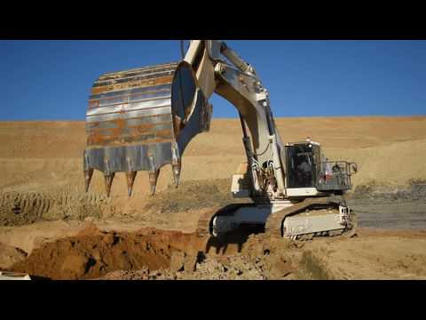 Liebherr R9100 loading ADT