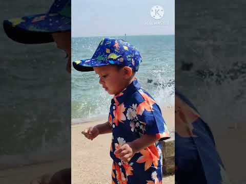 Shoebury beach in UK @amaramivlog. 