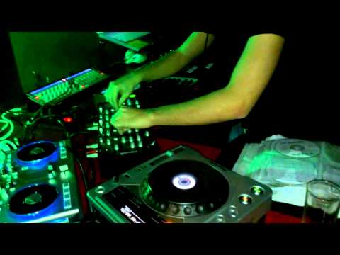 Dj Pilow @ Suburban Party