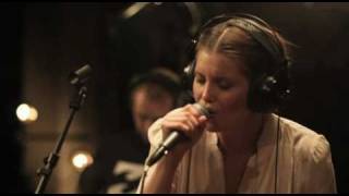 Laura Närhi - Mä annan sut pois (Official Music Video)