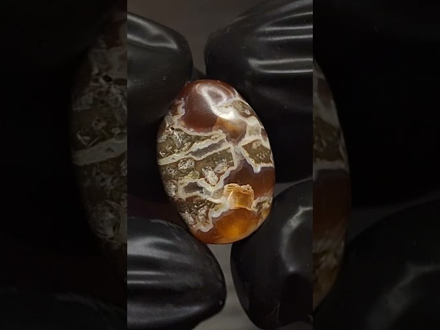 حجر عقيق خرائطي مصور (لله) مشمشي طبيعي