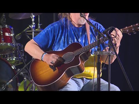 From Iowa With Love hosts a benefit jam for the Ukrainian people