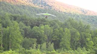 preview picture of video 'Ellenville Hang Glider Landing #7 8/17/2014'