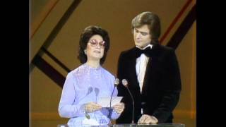Crystal Gayle Wins Top Female Vocalist - ACM Awards 1980
