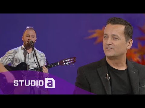 "Kthehuni, lë të dëgjohet këngë e çiftelisë/ Surprizë për këngëtarin në studio live/ Ky është reagim