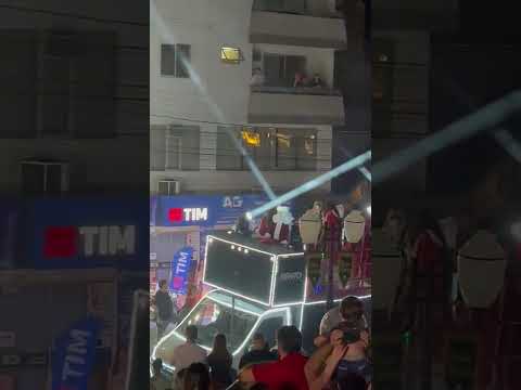 Cocal do Sul abre programação de Natal com show de luzes e chegada do Papai Noel