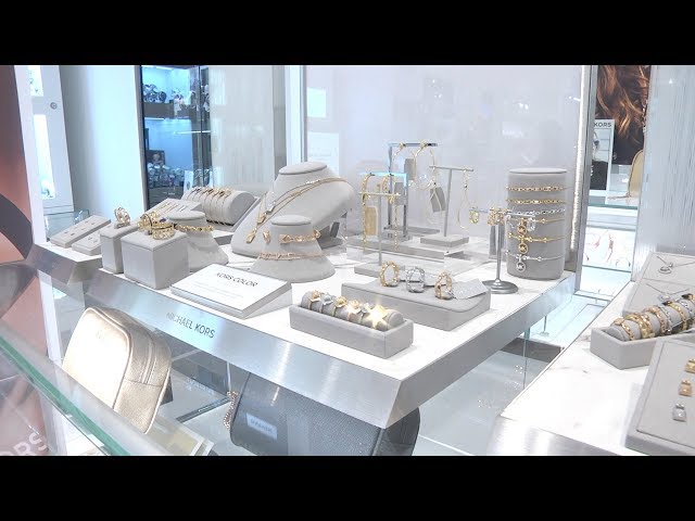 Vídeo relacionado con Michael Kors Juego de joyas para mujer de piedras semipreciosas con collar y pendientes