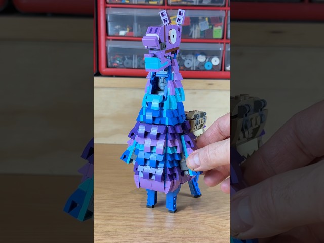 Vídeo relacionado con LEGO Fortnite Llama de Suministros - Figura Articulada de Personaje del Videojuego con Accesorios Inc. Zumo de Subidón - Regalo Gamer para Niños y Niñas de 12+ Años y Adolescentes 77071