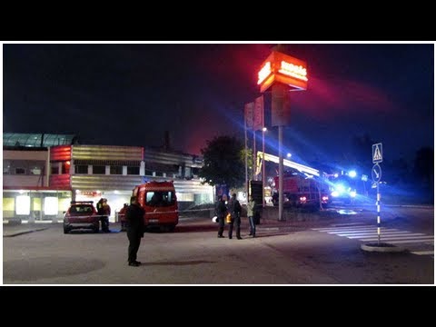 Flera bilbränder i Skogås under natten