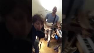 Download lagu Takh -Tamer Hosny Pink Floyd |  طاخ - لما تامر حسنى يقابل بينك فلويد- Yousra EL Gendy & Ezz shahwan mp3