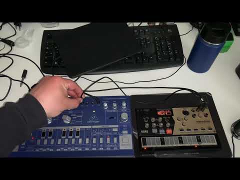 How to Sync Korg Volca Drum/Bass/Beats.... with Behringer TD3? Short No Talking Tutorial