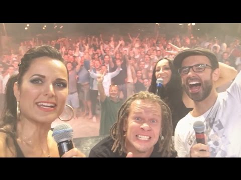 Selfies - Vanessa Iraci on the road and on stage 2016 Review