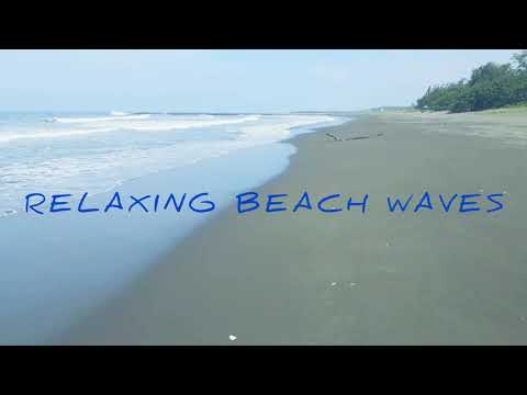 Ondas relaxantes na praia (Anping, cidade de Tainan)