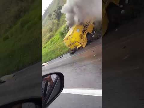 IMAGENS FORTES: ACIDENTE NA VIA DUTRA, BARRA MANSA (RJ) DEIXA UMA PESSOA M0RT4. #br101 #riodejaneiro