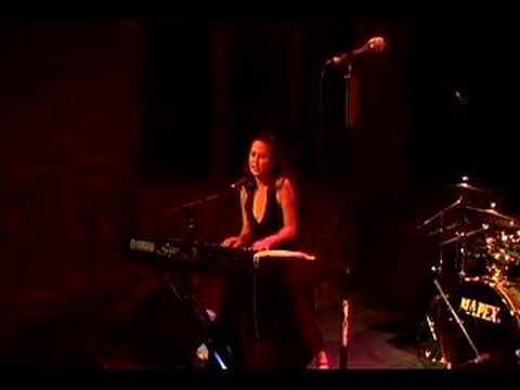 Mozane - Short and Sweet - Live at Molly Malones 2007