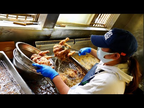 ¡El pollo frito gigante se vende uno tras otro! Una mirada matutina a Kitchen Bus Stop, un restaurante de pollo frito de gran tamaño que utiliza 300 kg de carne al día. comida callejera japonesa