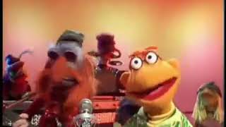 Muppet Show: Scooter and Electric Mayham perform Mr Bassman