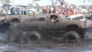 preview picture of video 'okeechobee Mudfest 2011 Mud Trucks 4x4 MuddFreak'