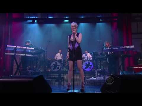 robyn dancing on my own live  late night david letterman