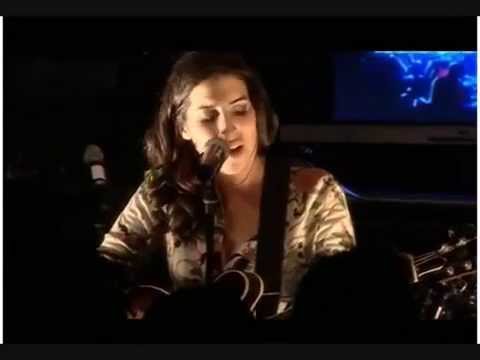 Thumbnail for Rare - Amy Winehouse - I heard love is blind - live acoustic- 2003 by Amy winehouse i