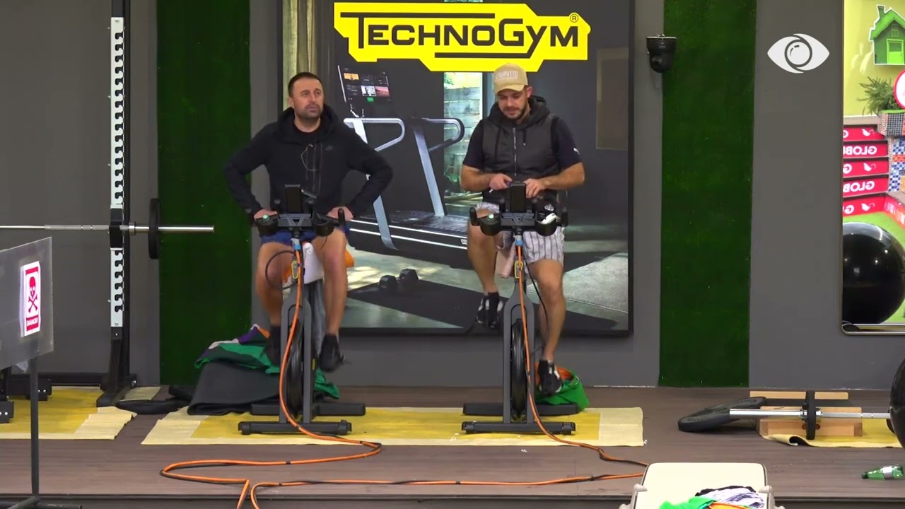 Dita nis me stërvitje! Banorët të pandalur për të siguruar ujin