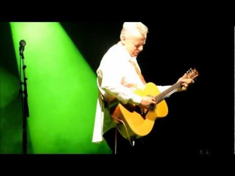 Tommy Emmanuel plays Jimi Hendrix