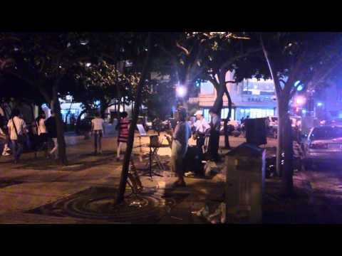 sidewalk night music @ Taichung Citizen's Square