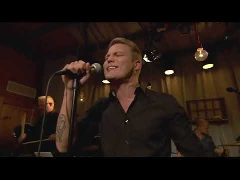 Cheek - Levoton tuhkimo - Vain Elämää