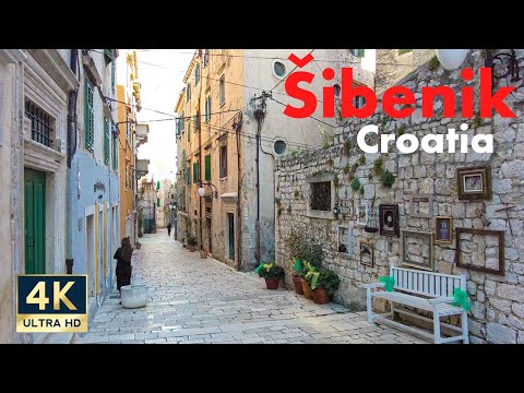 Sibenik Croácia 🇭🇷 Excursão a pé pela cidade velha em 4K, primavera de 2022