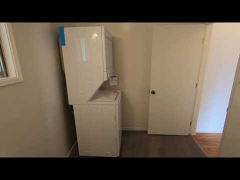 PL8552 - Huge 1 Bedroom Owners Unit in Modern Building For Lease!