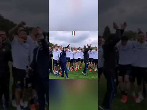 inter festeggiamenti squadra con brindisi alla pinetina!⚫🔵 IM SCUDETTO🏆