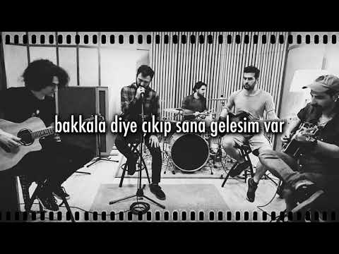 İkiye On Kala - Bakkala Diye Çıkıp Sana Gelesim Var (Akustik Audio)