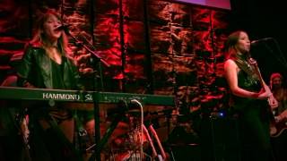 'Round Here'  Nalani & Sarina @ The 2017 Homey Awards