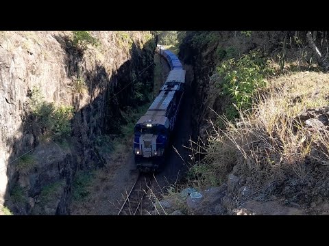 TREM DA RUMO cortando Paredão de Reserva-Pr no Trem Carregado com ES43BBi 
