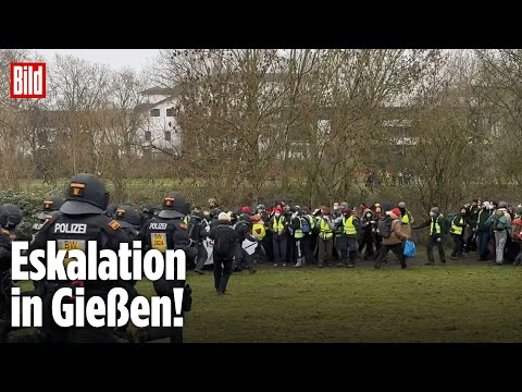 Demo in Gießen: Polizei stürmt auf Anti-AfD-Demonstranten zu
