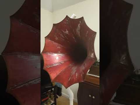 There Must Be Little Cupids In The Briny - Billy Murray