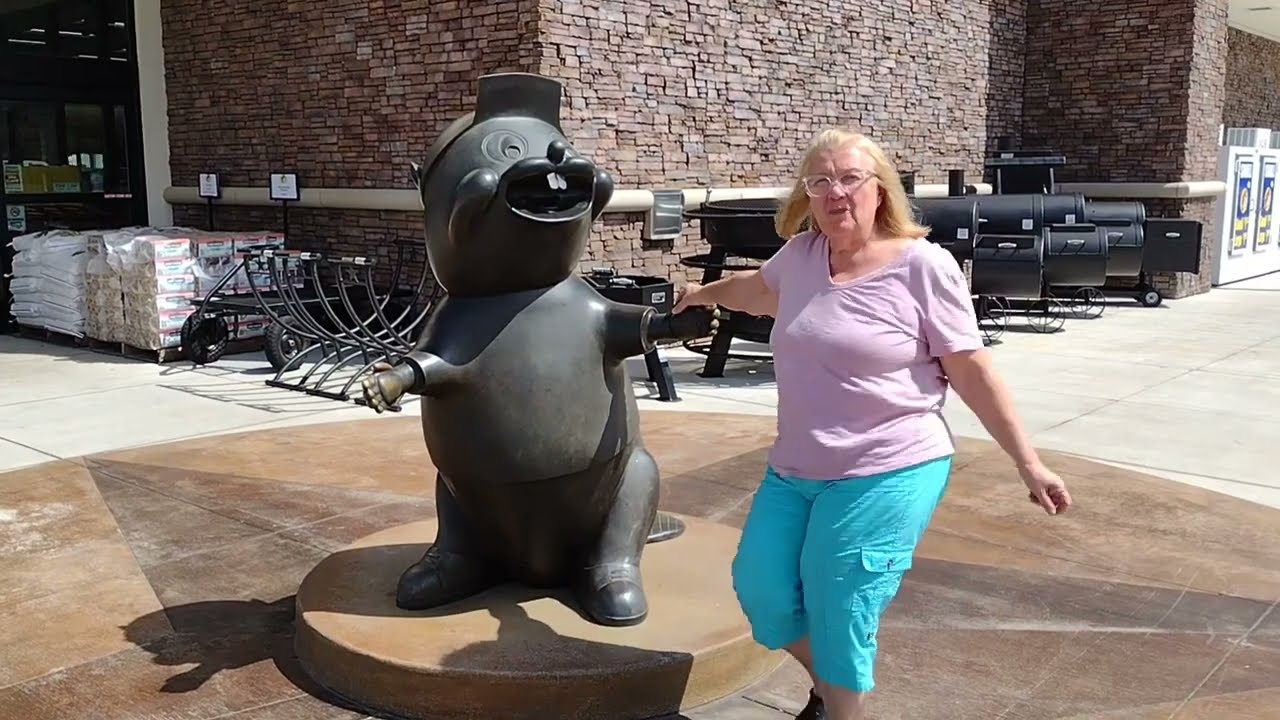 Buc-ee Beaver Dance