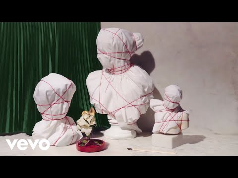 Crucchi Gang, Isolation Berlin - Tutto grigio (Lyric Video)