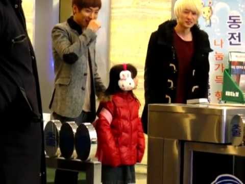 111204 EunTeuk DJ with japanese kid