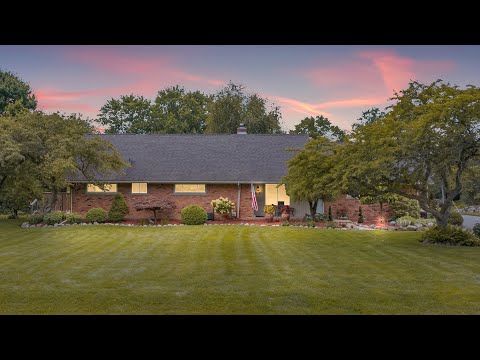 Gorgeous Cape Cod w/Finished Basement Just Listed in Farmington Hills! 26189 Hidden Valley