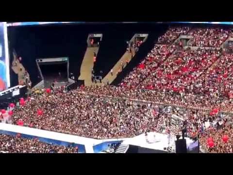 Capital FM Summertime Ball 2016 - Zara Larson ft MNEK - Never Forget You - LIVE