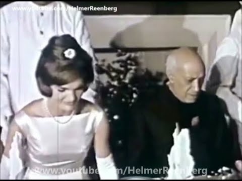 March 13, 1962 - First Lady Jacqueline Kennedy attends a dinner at Teen Murti Bhavan