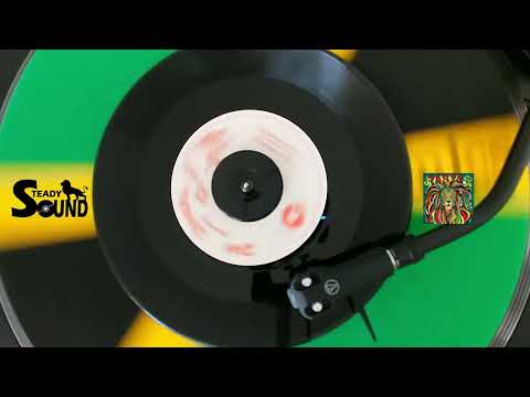 Young Warrior - Zulu Charge / Charging Dub (Jah Shaka) 7"