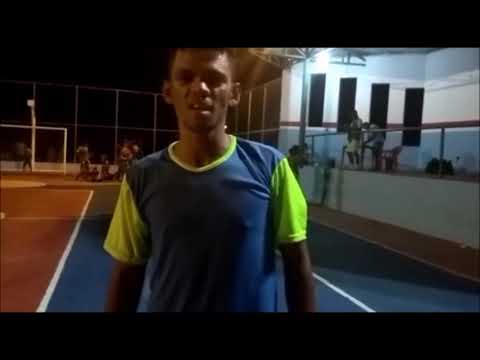 Leitão marca 4 gols pela equipe do Ressaca na copa do povoado de São José de futsal e pede música.