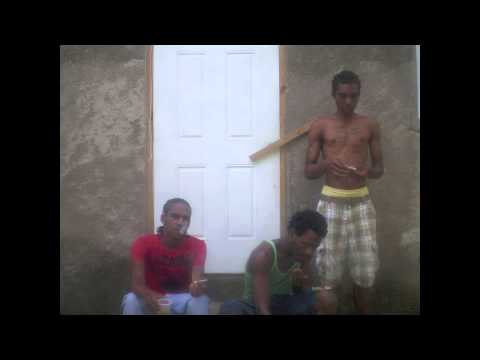 Skull head feat. Machine Gun Kelly Feel my pain