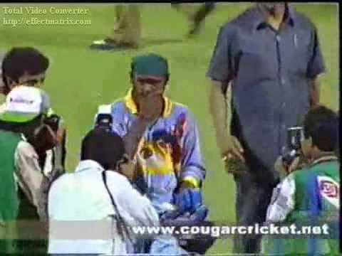 Vinod kambli crying after losing in semifinals..!!